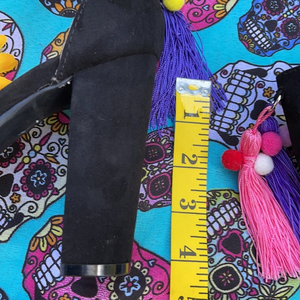 🌺 BETSEY JOHNSON w/COLORFUL Tassel Sandals Sz 9.5 - Picture 9 of 10